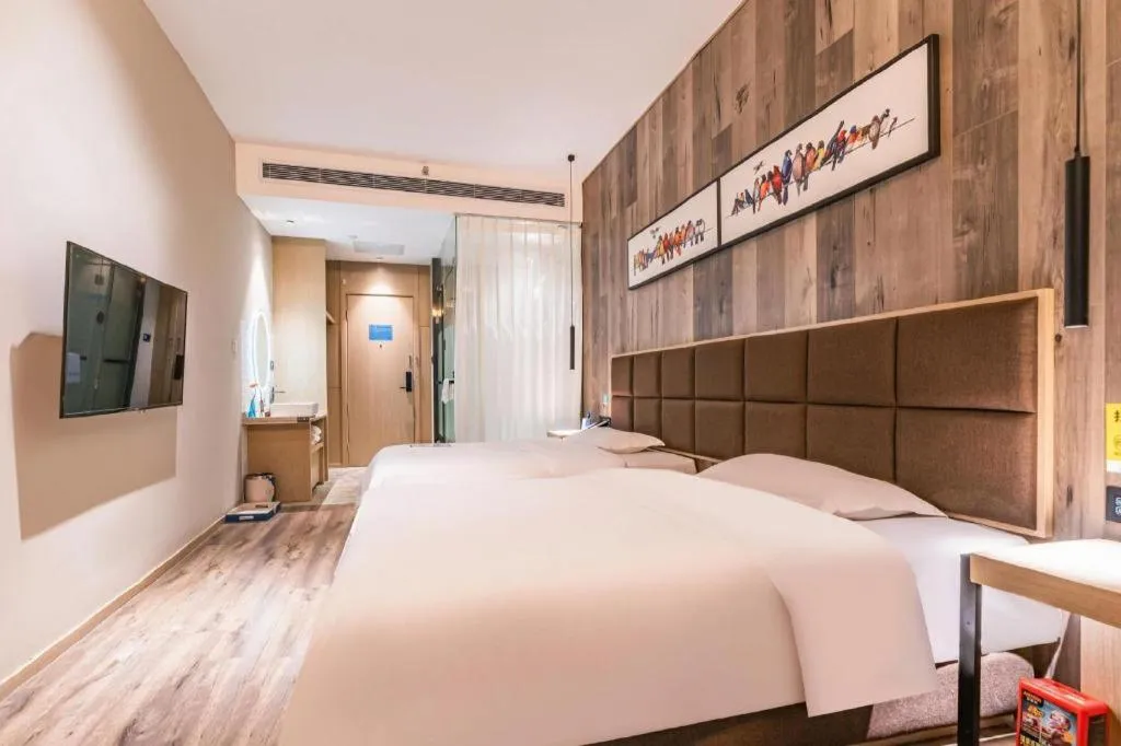 Bed in Qingdao Elegance Hotel