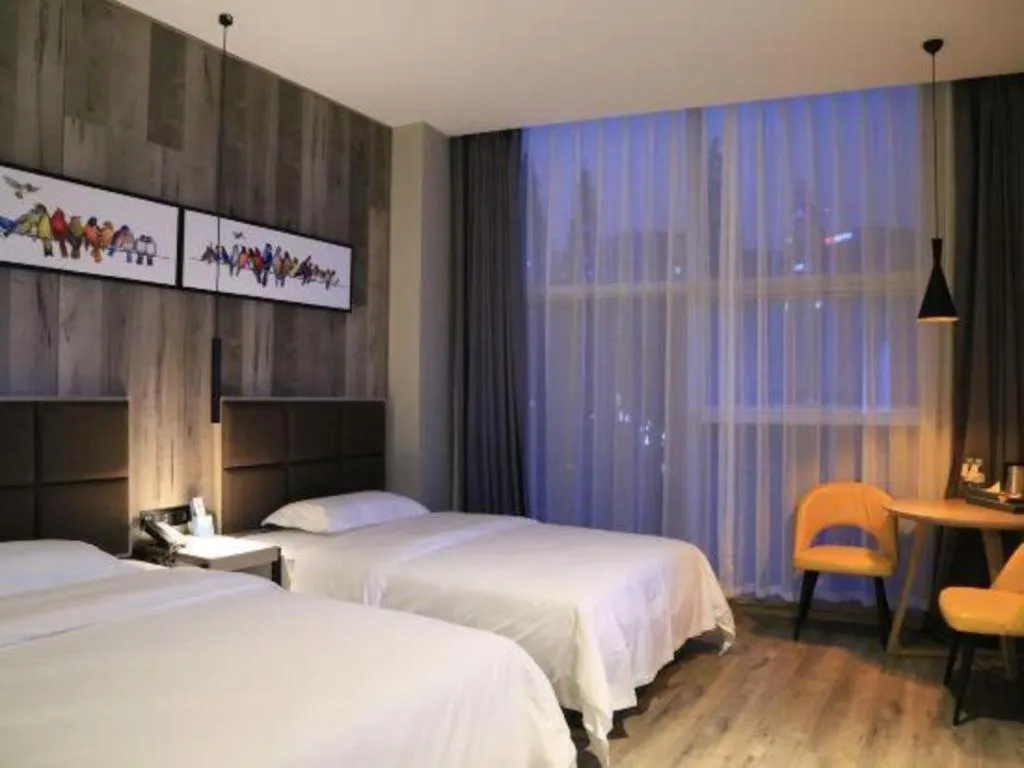 Bed in Qingdao Elegance Hotel