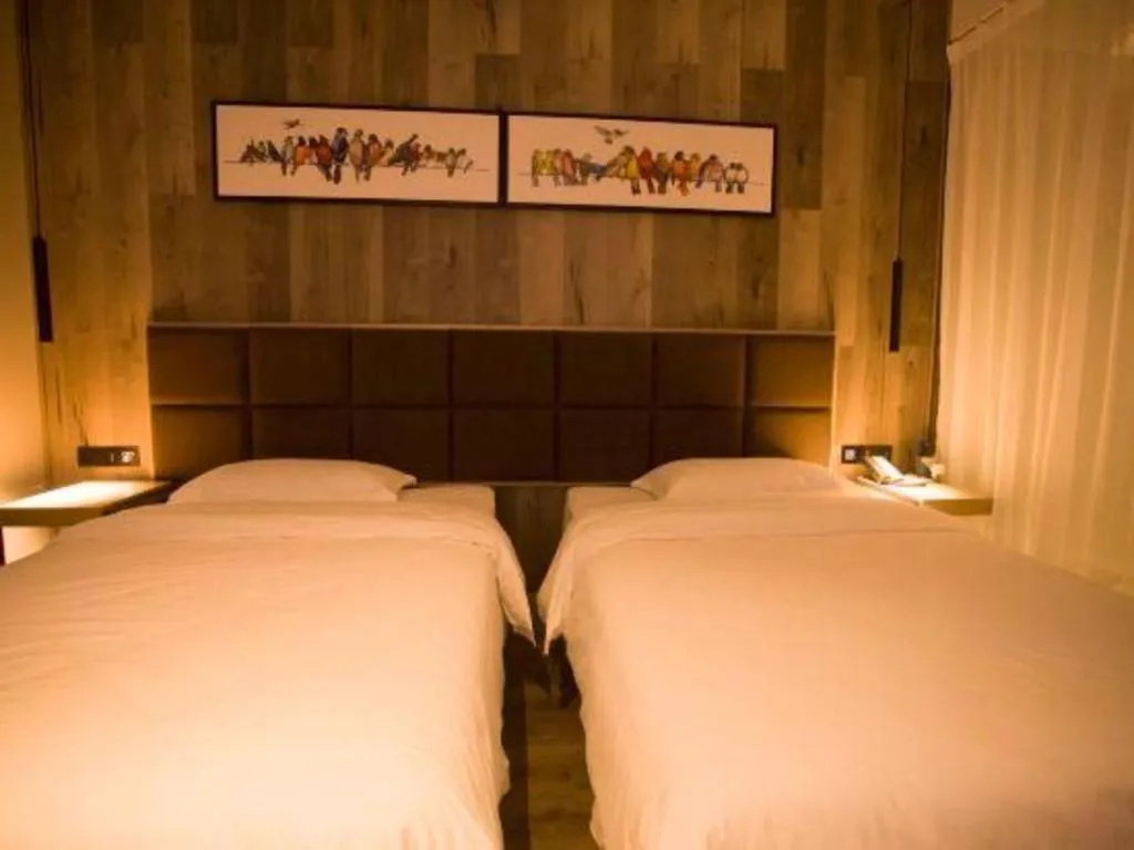 Bed in Qingdao Elegance Hotel