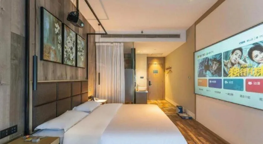 Bed in Qingdao Elegance Hotel