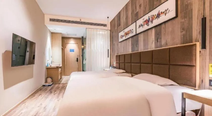 Bed in Qingdao Elegance Hotel