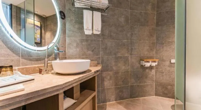 Qingdao Elegance Hotel