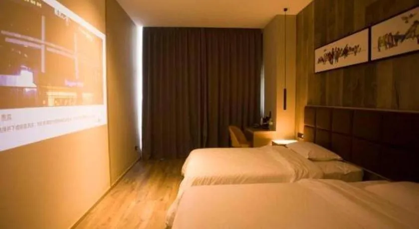 Bed in Qingdao Elegance Hotel