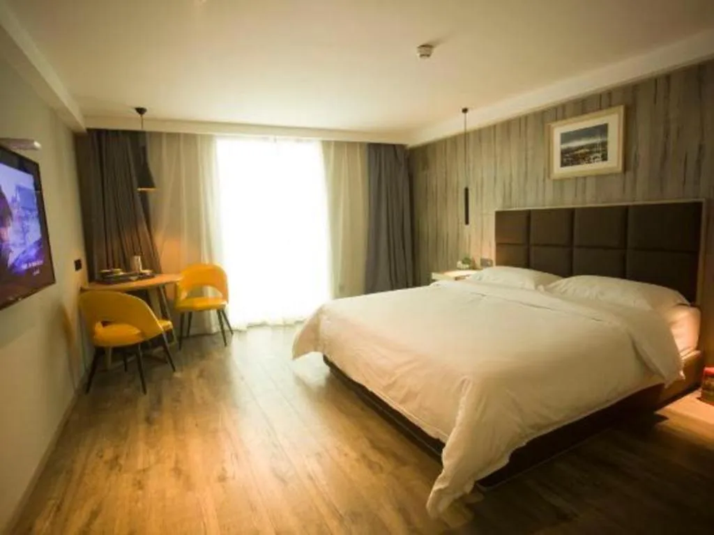 Bed in Qingdao Elegance Hotel