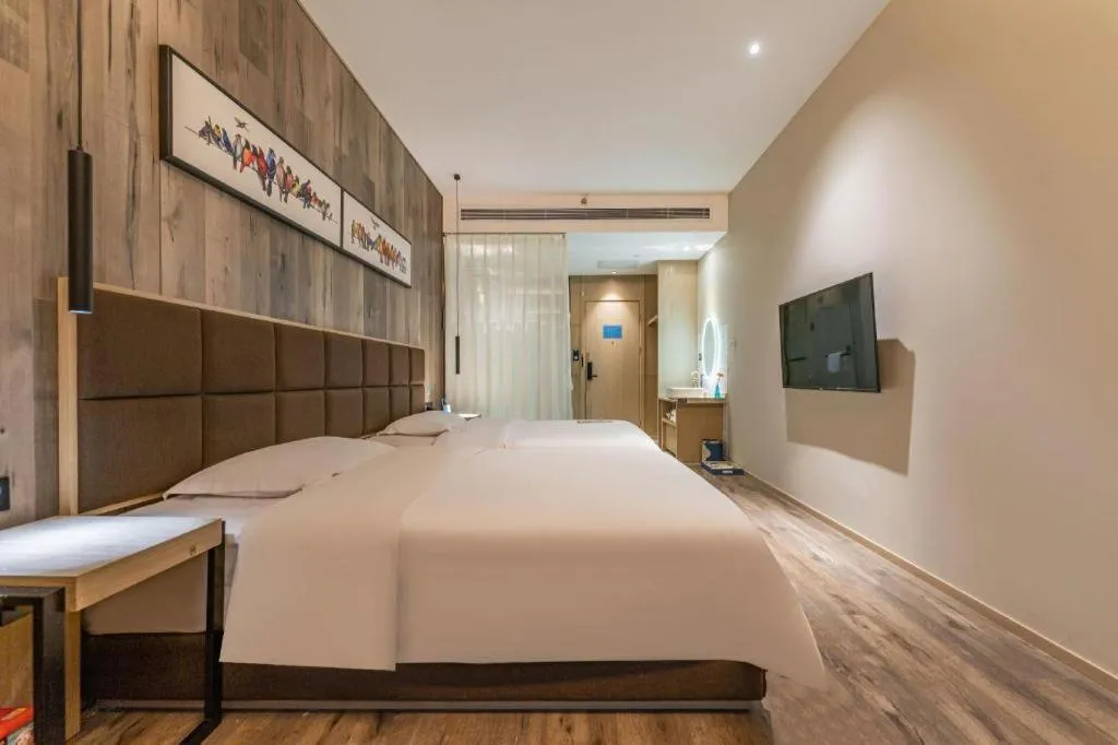 Bed in Qingdao Elegance Hotel