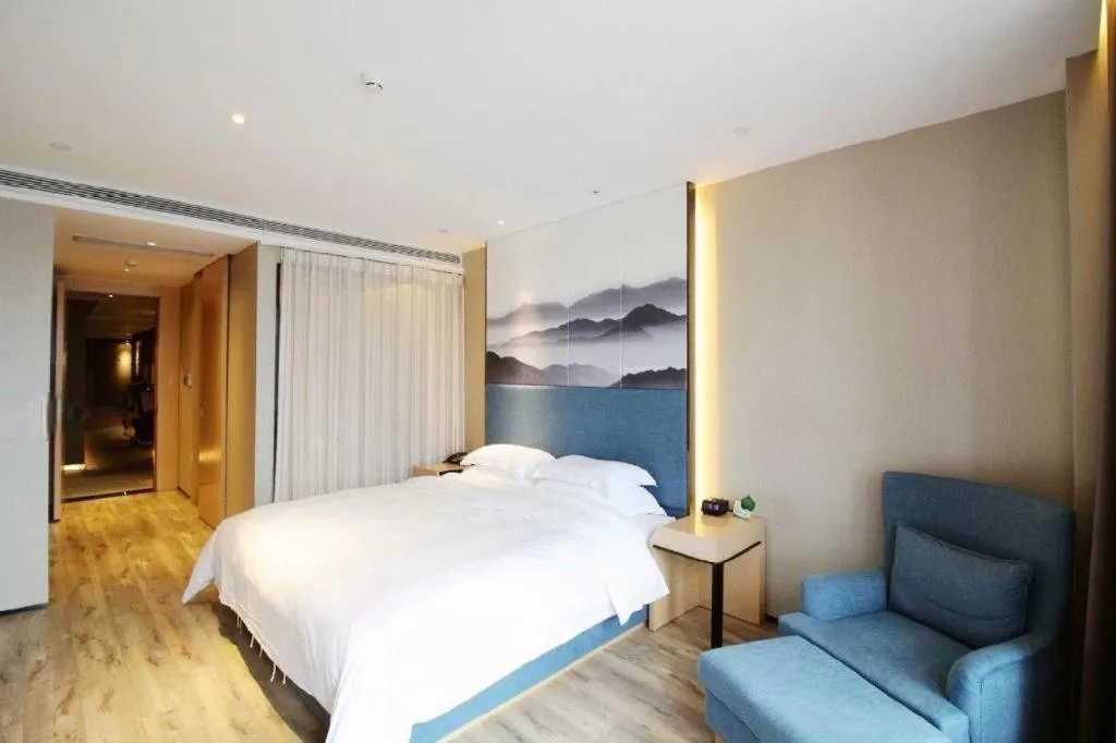 Bed in Qingdao Elegance Hotel