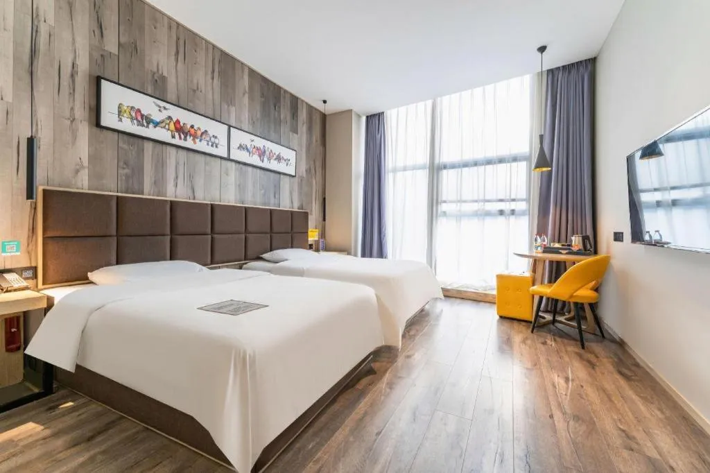 Bed in Qingdao Elegance Hotel