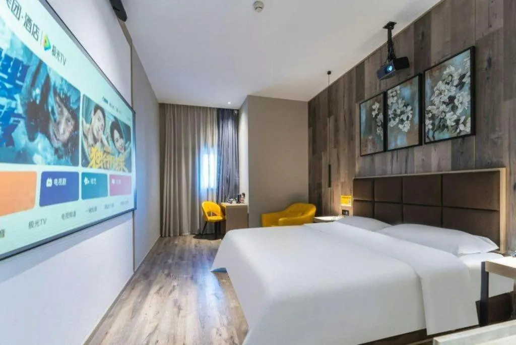 Bed in Qingdao Elegance Hotel