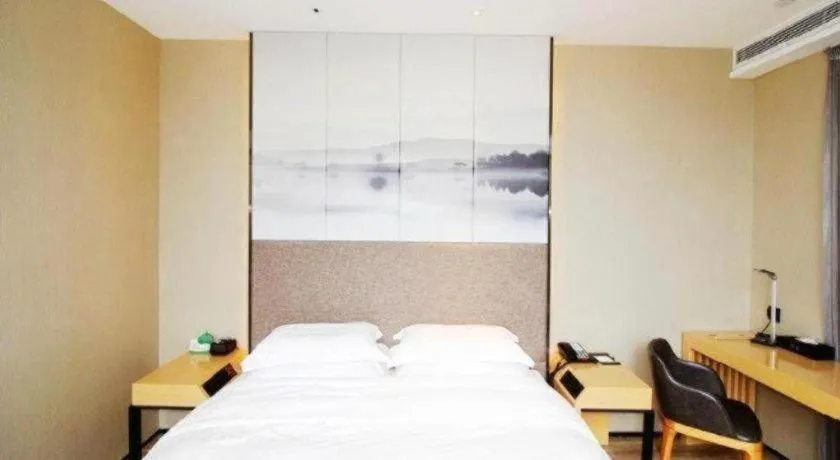 Bed in Qingdao Elegance Hotel