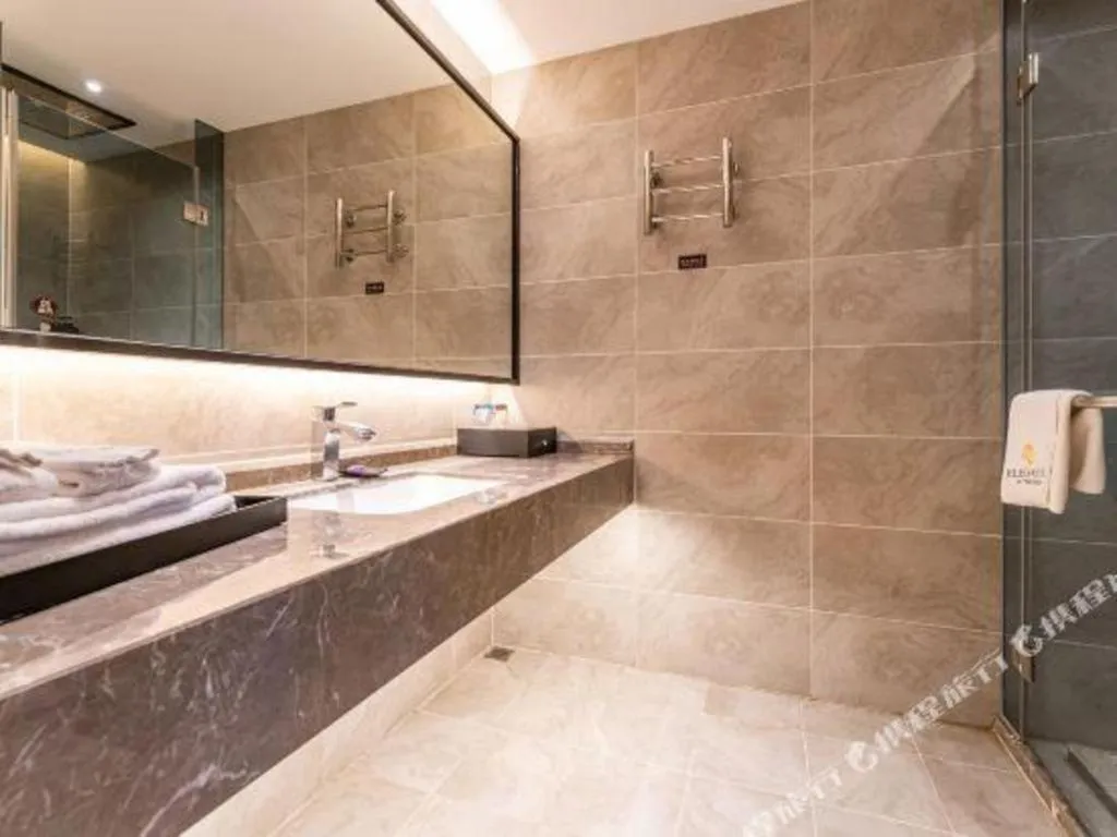 Qingdao Elegance Hotel