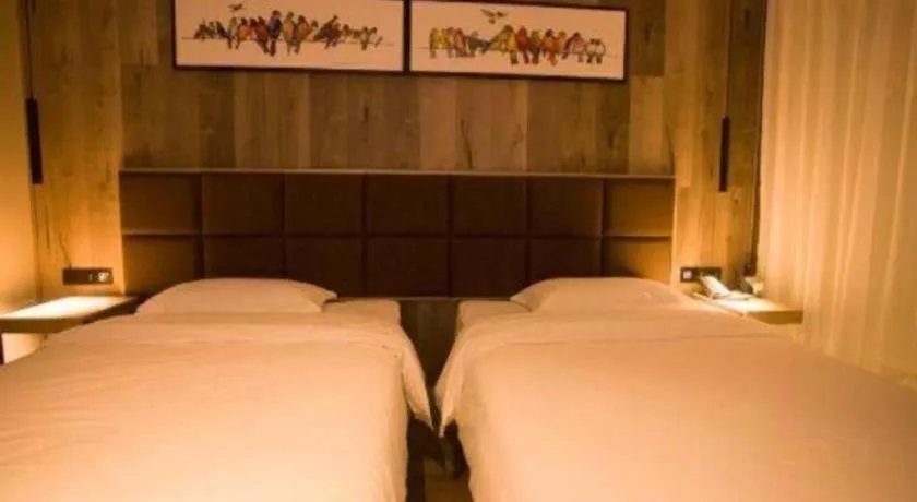 Bed in Qingdao Elegance Hotel