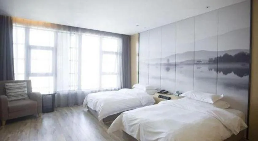 Bed in Qingdao Elegance Hotel