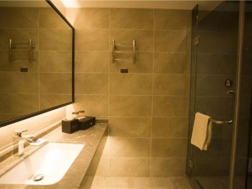 Qingdao Elegance Hotel