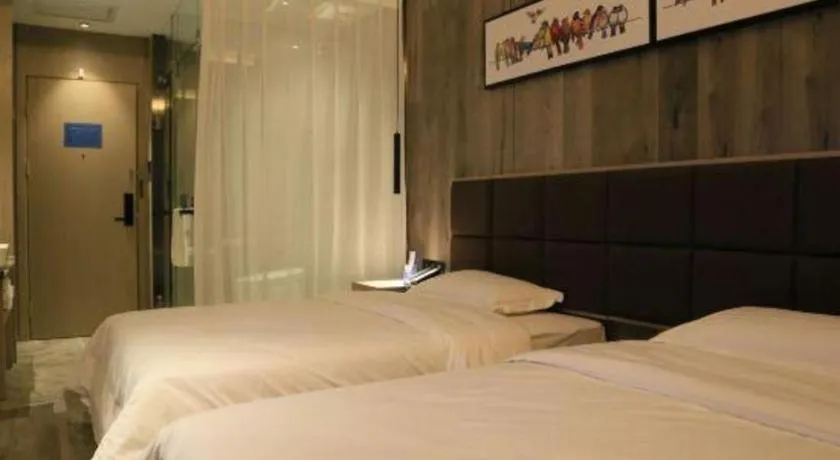 Bed in Qingdao Elegance Hotel