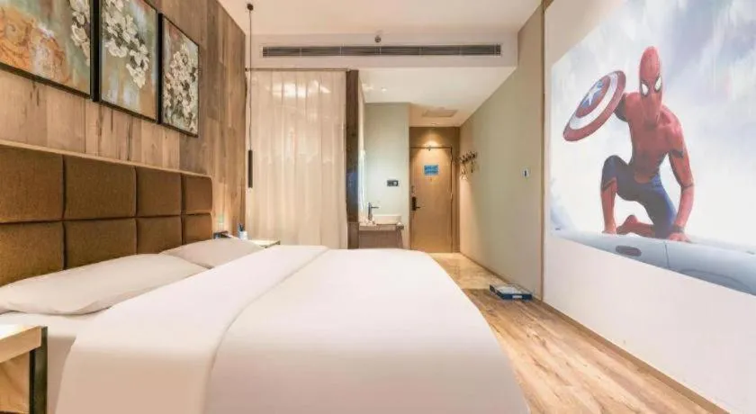 Bed in Qingdao Elegance Hotel