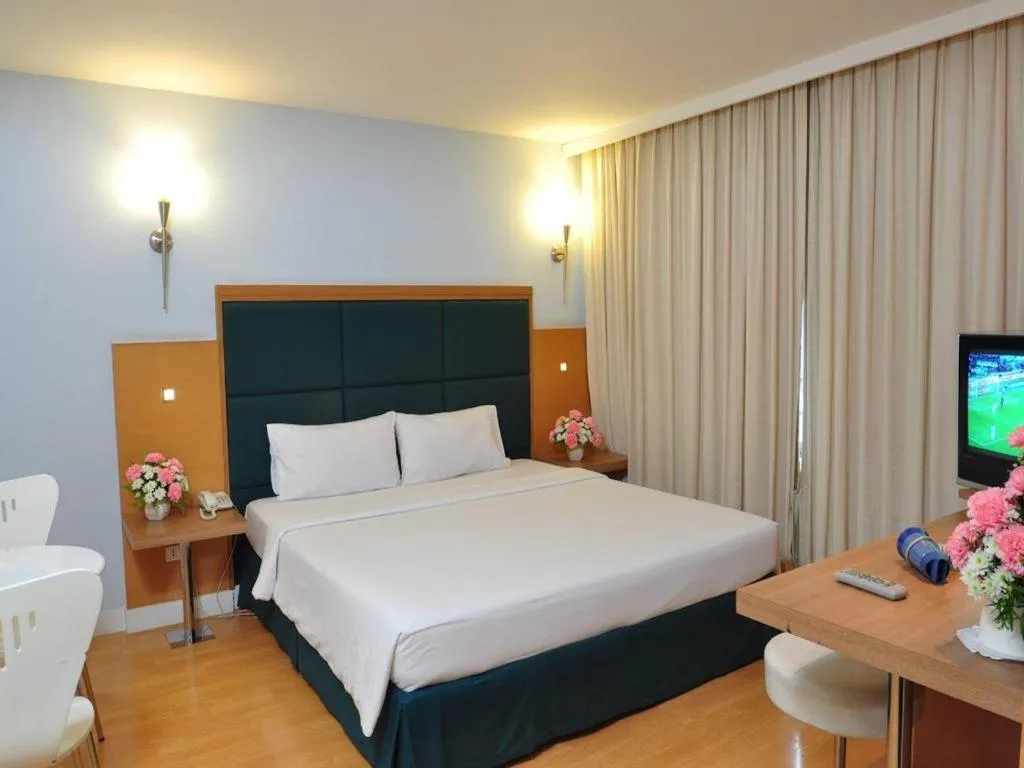 Bed in Mayflower Grande Hotel