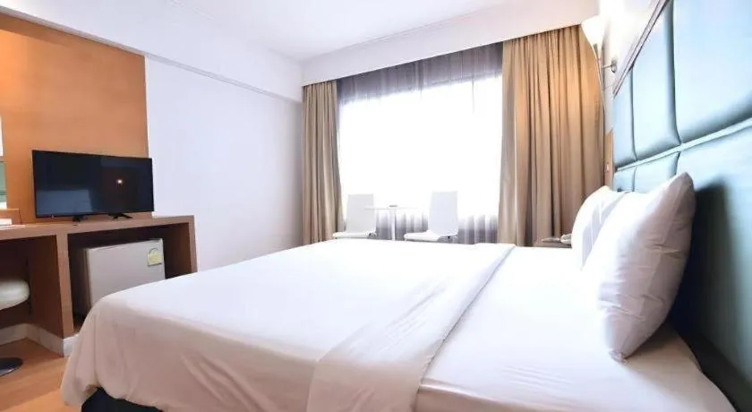 Bed in Mayflower Grande Hotel