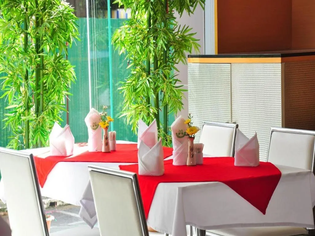 Mayflower Grande Hotel