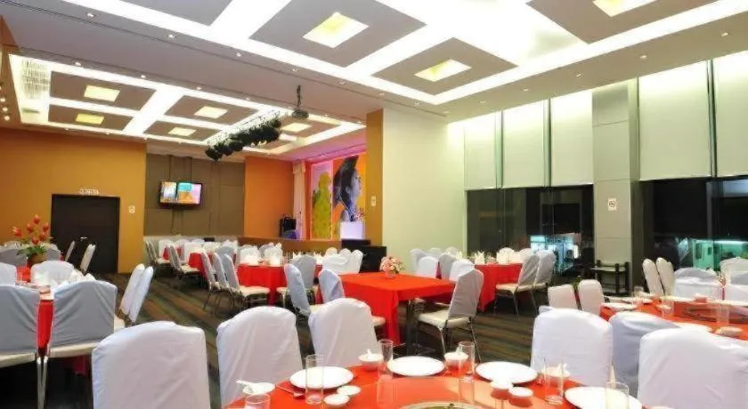 Mayflower Grande Hotel