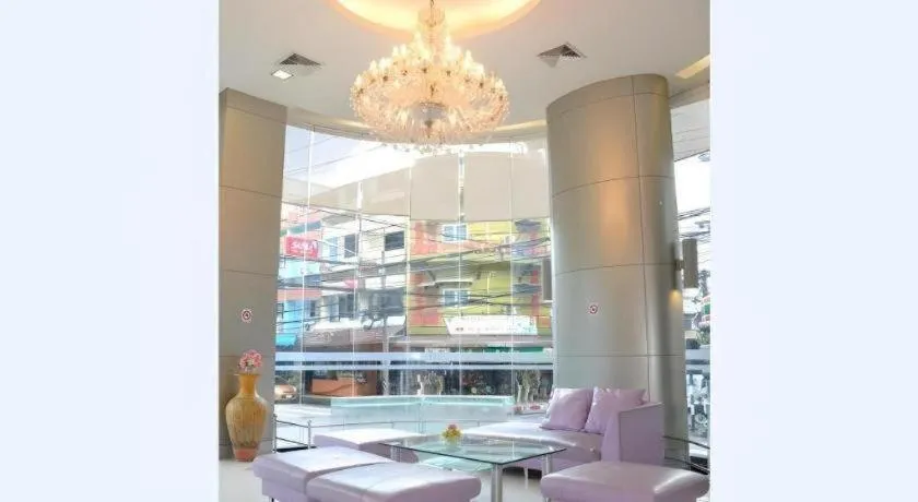 Mayflower Grande Hotel