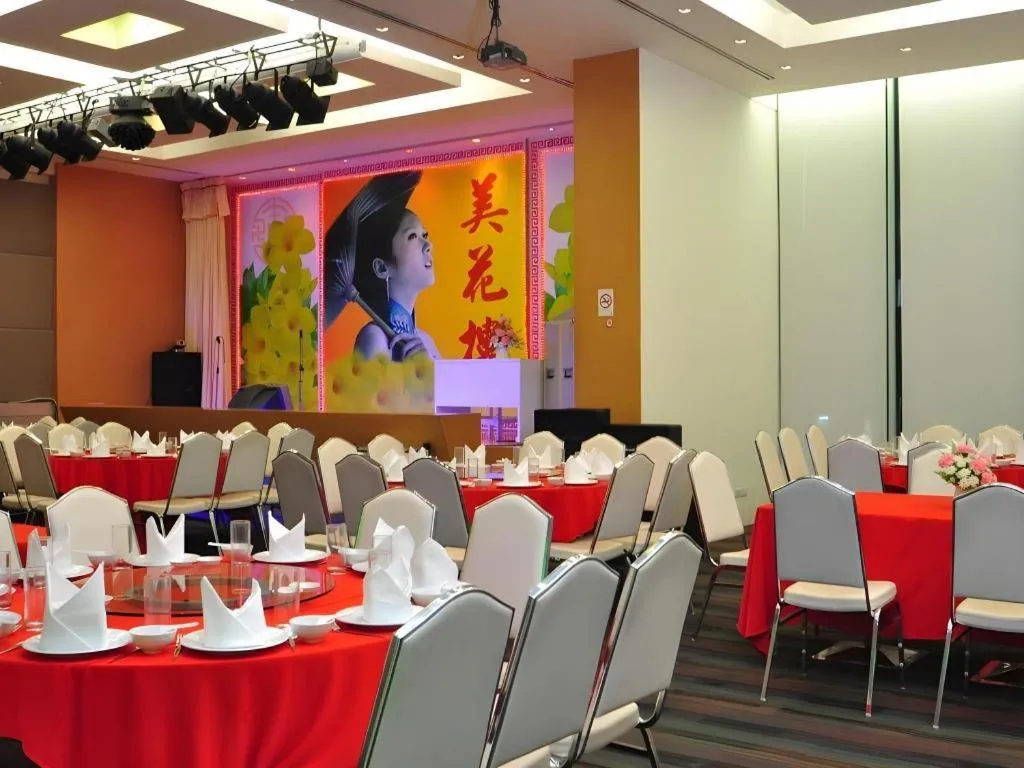 Mayflower Grande Hotel