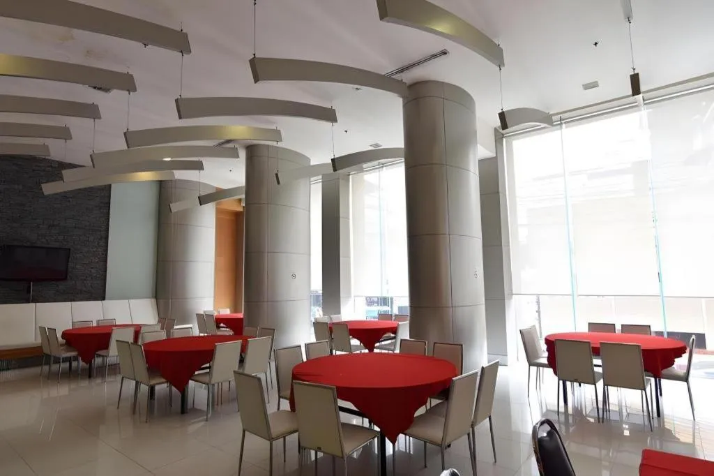 Mayflower Grande Hotel