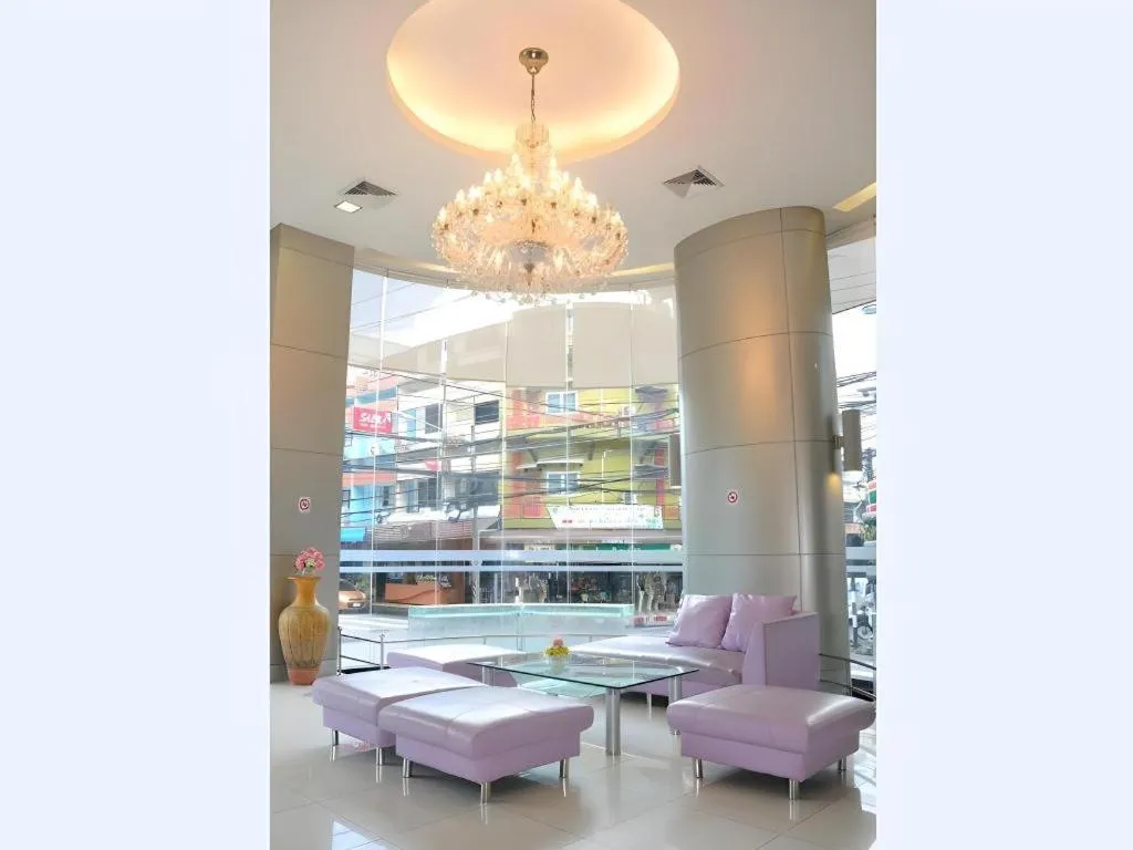 Mayflower Grande Hotel