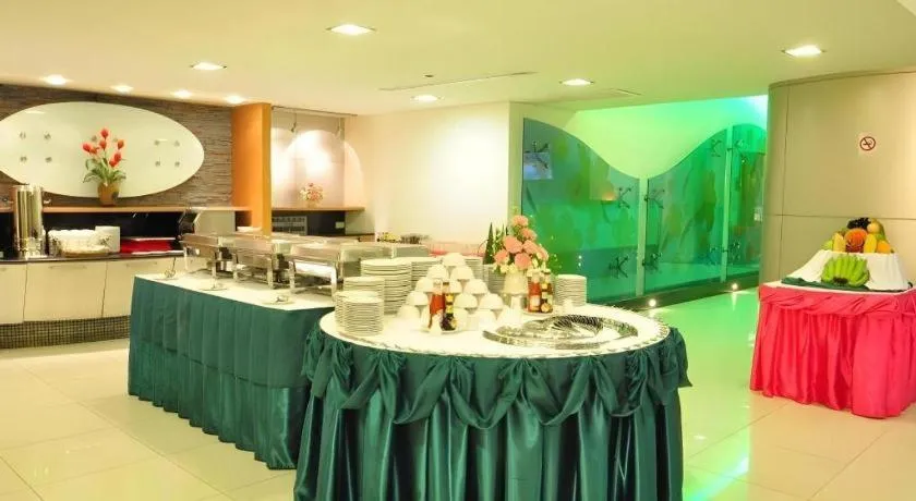 Mayflower Grande Hotel