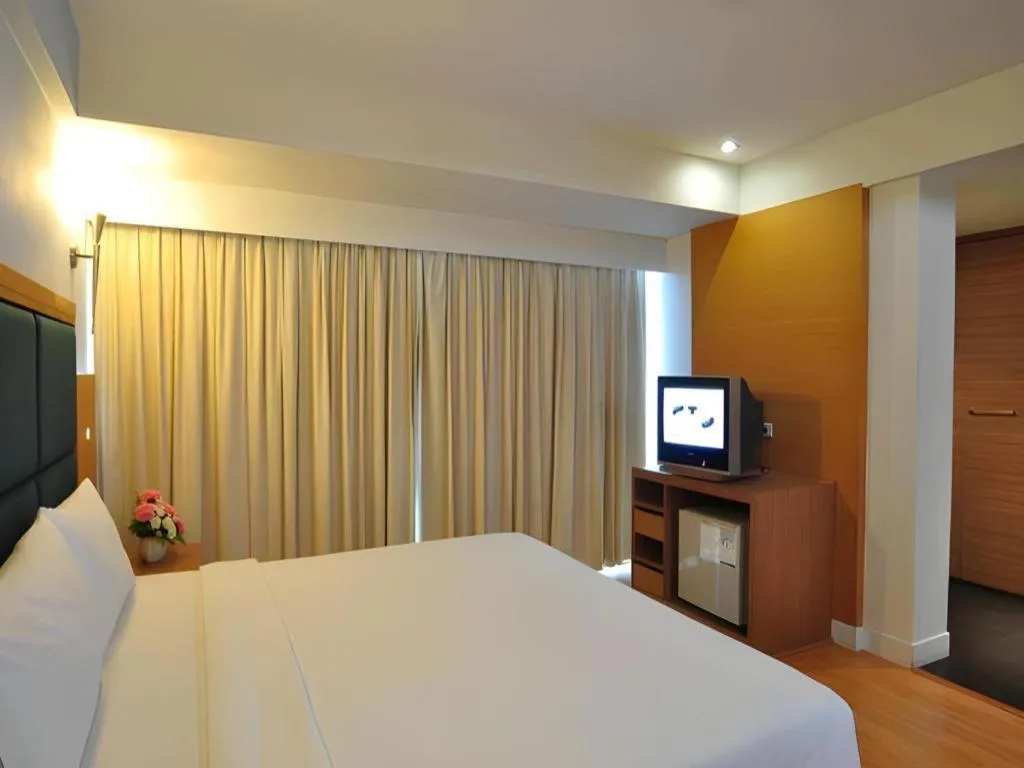 Bed in Mayflower Grande Hotel