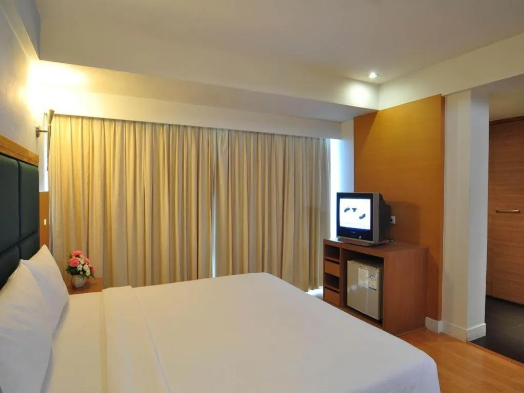 Bed in Mayflower Grande Hotel