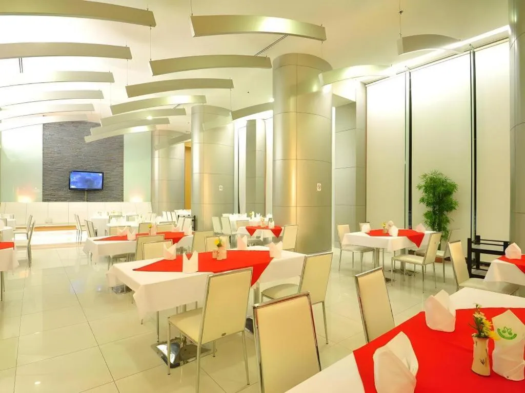 Mayflower Grande Hotel