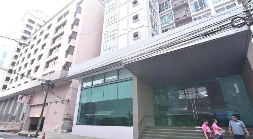 Mayflower Grande Hotel