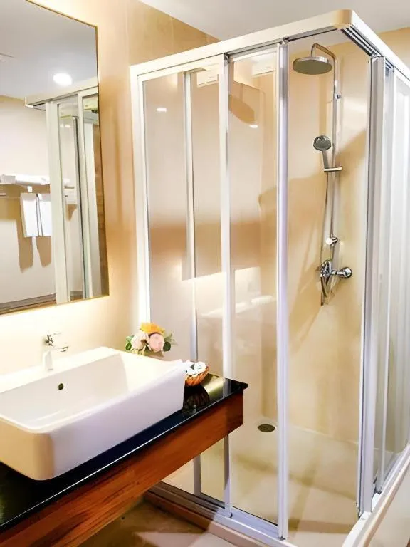 Mayflower Grande Hotel