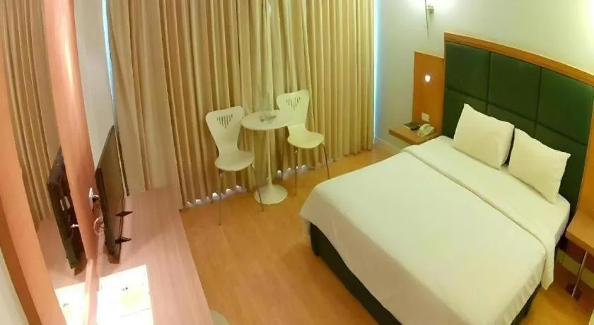 Bed in Mayflower Grande Hotel