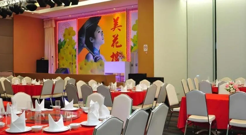 Mayflower Grande Hotel