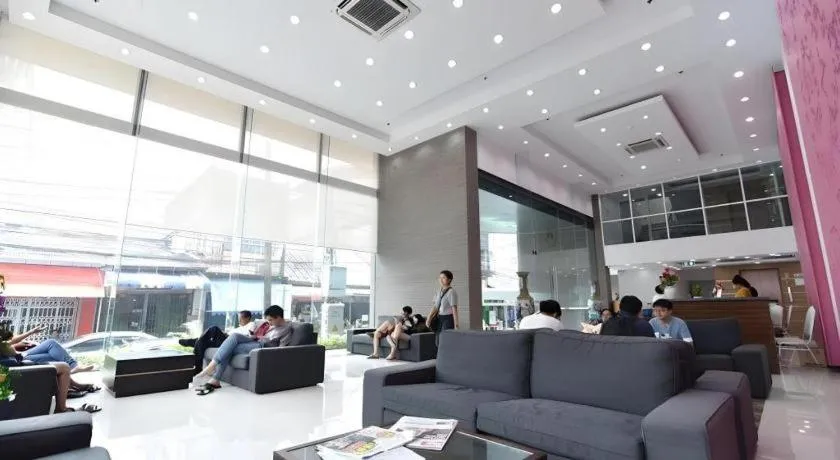 Mayflower Grande Hotel