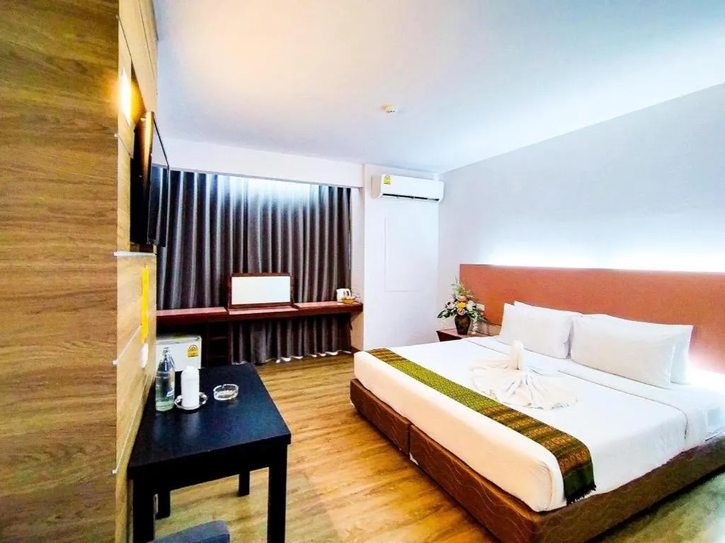 Bed in Mayflower Grande Hotel