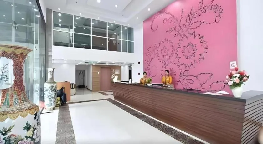 Mayflower Grande Hotel