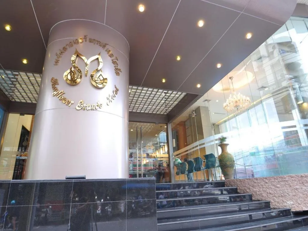 Mayflower Grande Hotel