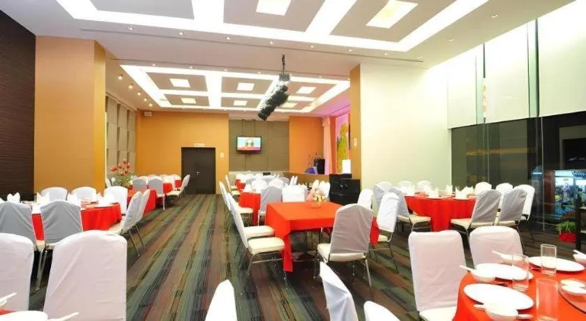 Mayflower Grande Hotel