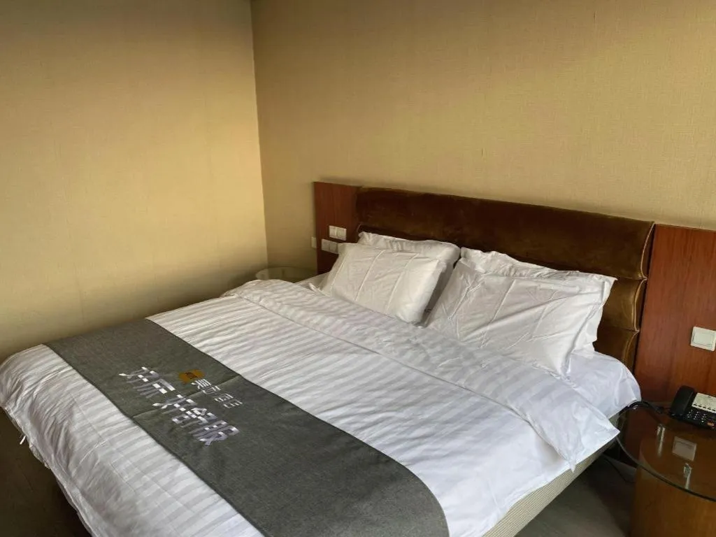 Bed in Qingdao TianRun JinWang Hotel