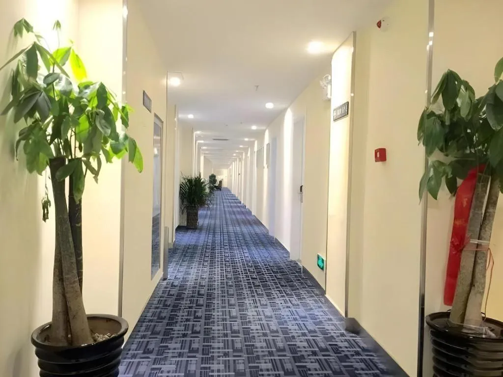 7 Days Inn Yingshang Lanxing Building Materials Market