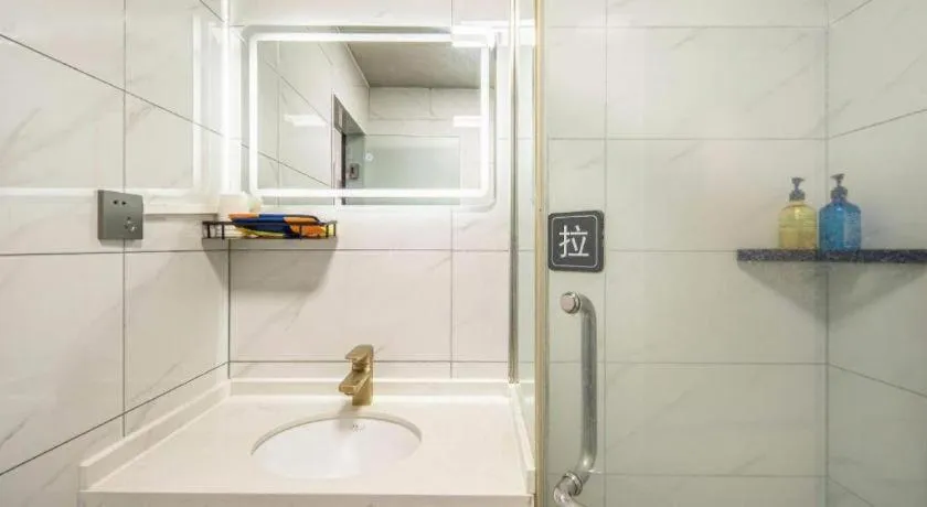 7 Days Inn Yingshang Lanxing Building Materials Market