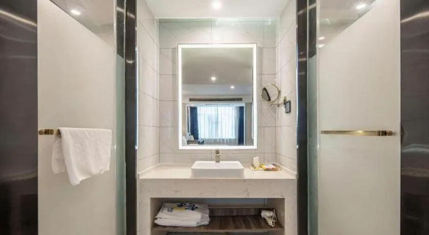 7 Days Inn Yingshang Lanxing Building Materials Market