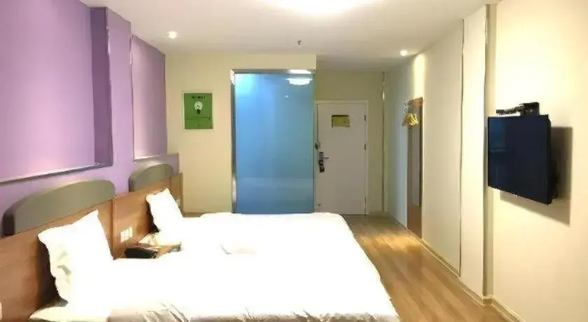 Bed in 7 Days Inn Yingshang Lanxing Building Materials Market Bed in 7 Days Inn Yingshang Lanxing Building Materials Market