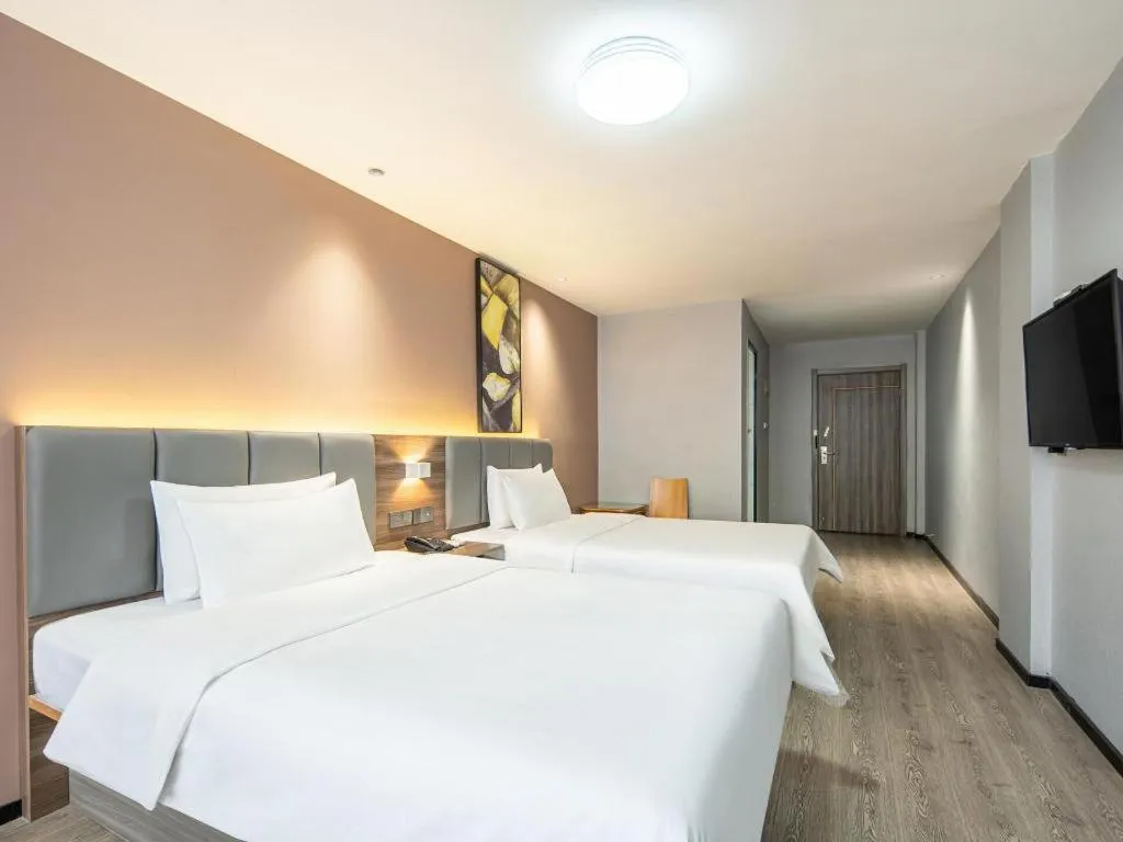 Bed in 7 Days Inn Yingshang Lanxing Building Materials Market