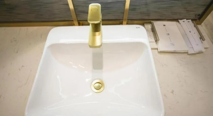 7 Days Inn Yingshang Lanxing Building Materials Market