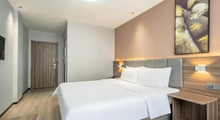 Bed in 7 Days Inn Yingshang Lanxing Building Materials Market