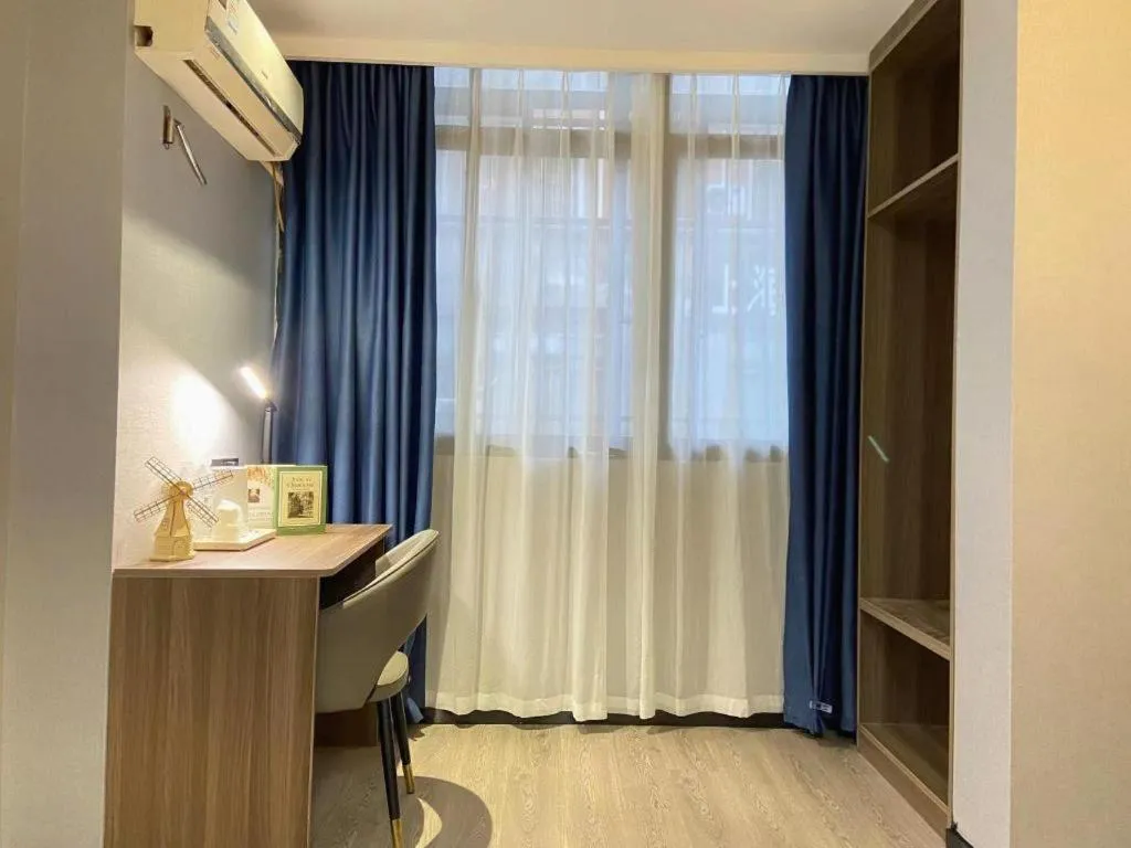 7 Days Inn Yingshang Lanxing Building Materials Market