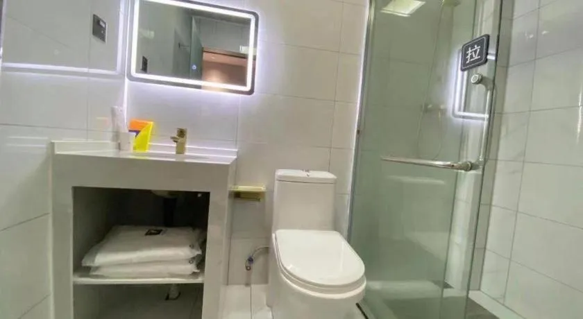 7 Days Inn Yingshang Lanxing Building Materials Market